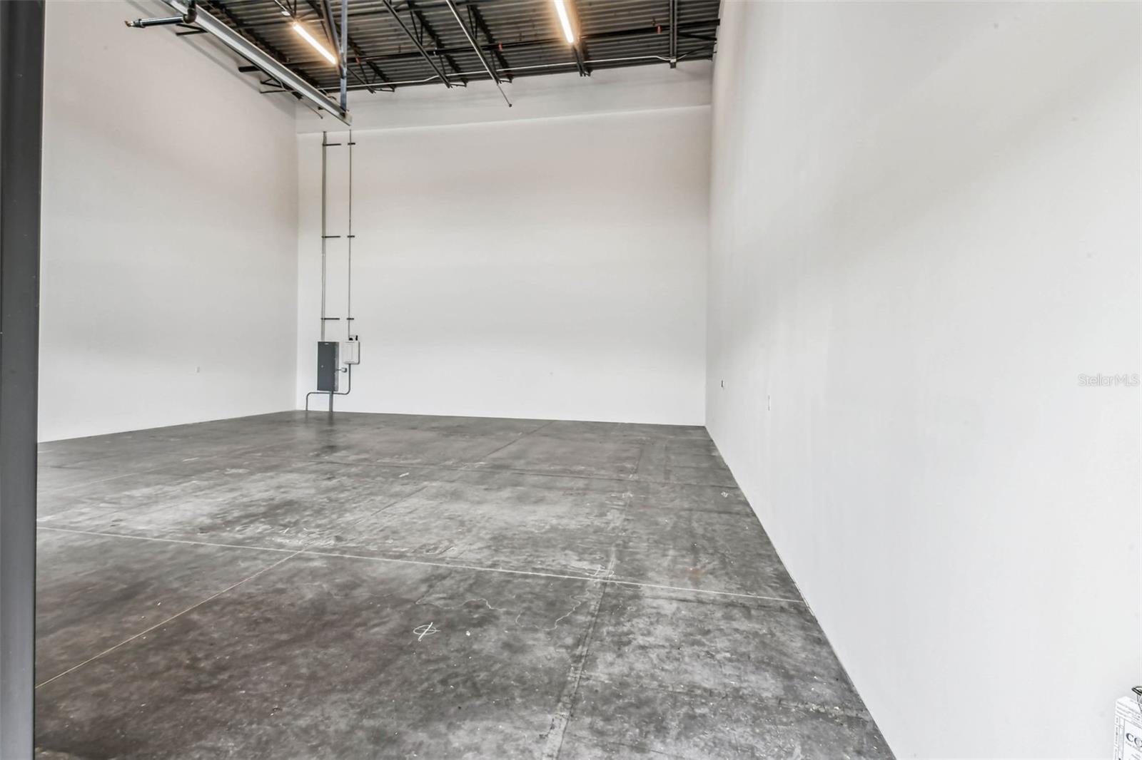 MOTOR ENCLAVE - Commercial Sale