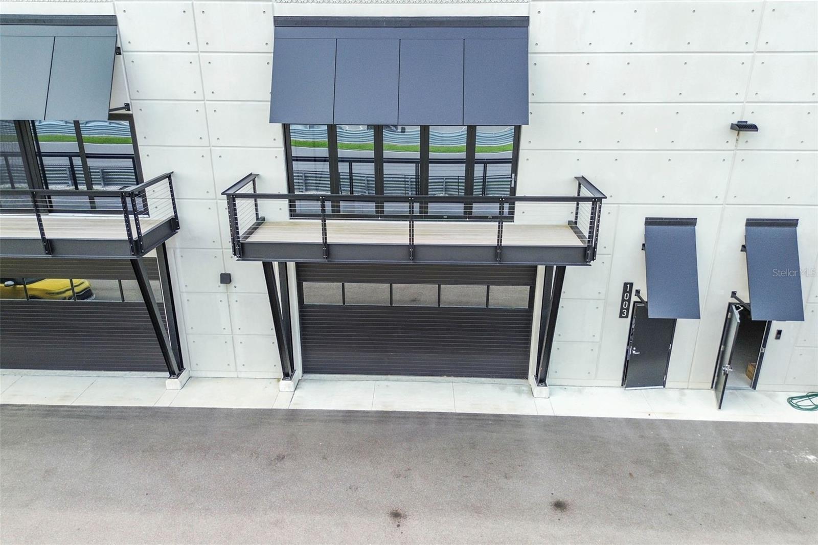 MOTOR ENCLAVE - Commercial Sale