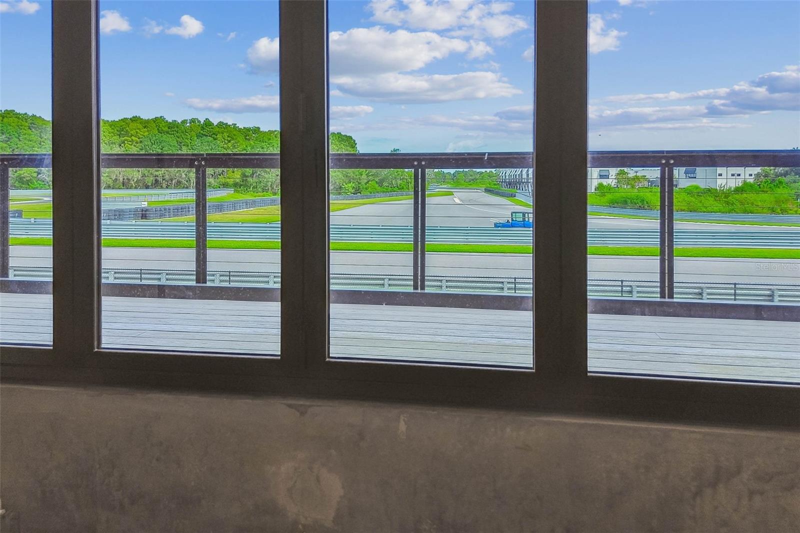 MOTOR ENCLAVE - Commercial Sale