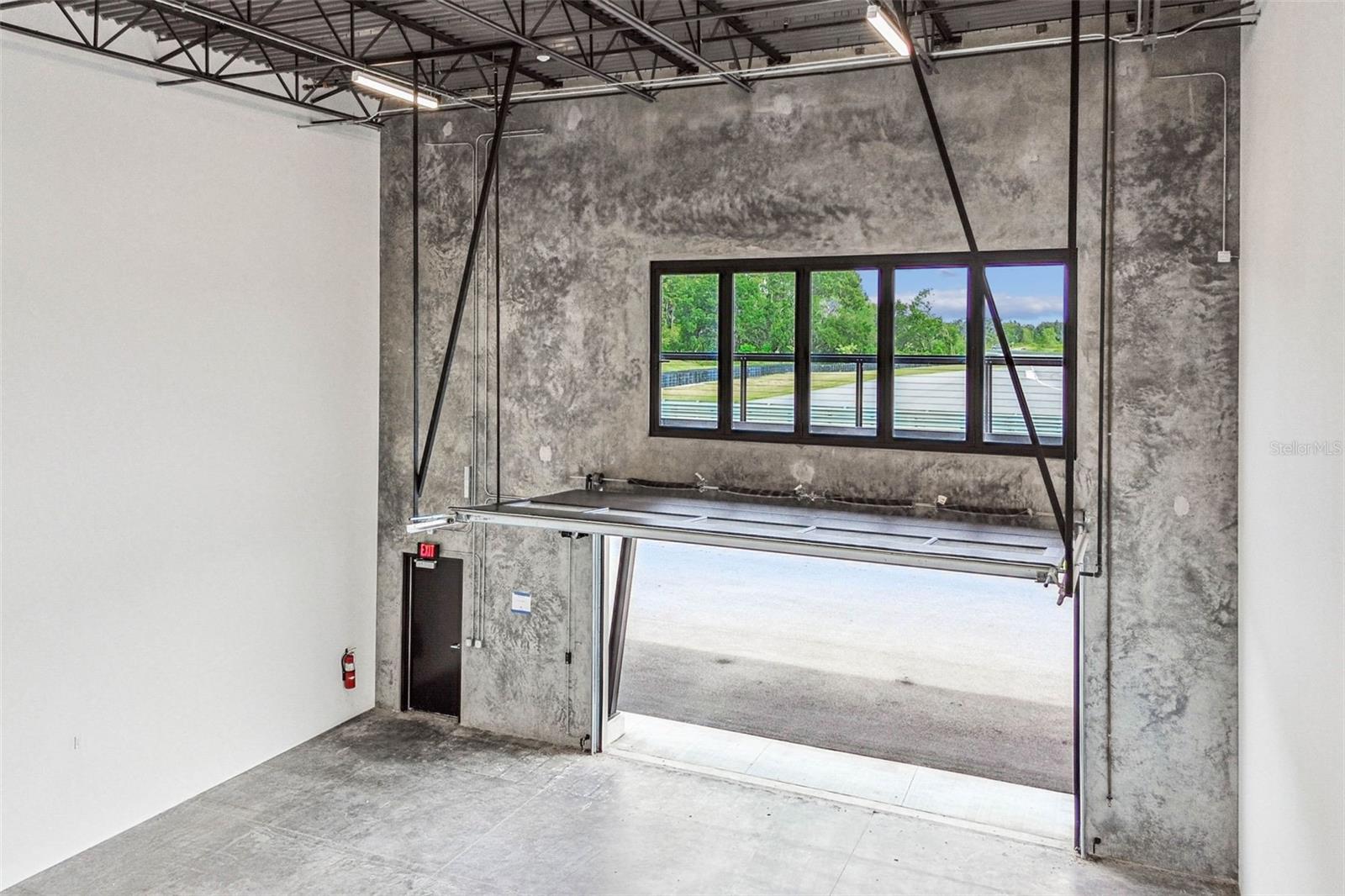 MOTOR ENCLAVE - Commercial Sale