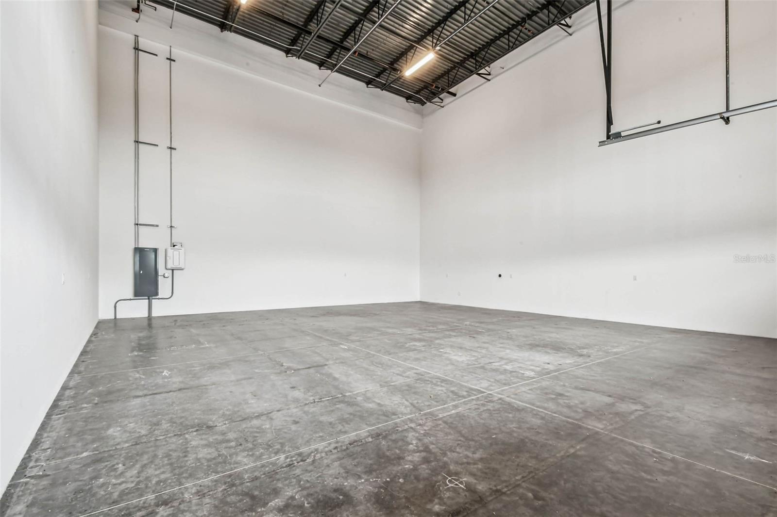 MOTOR ENCLAVE - Commercial Sale