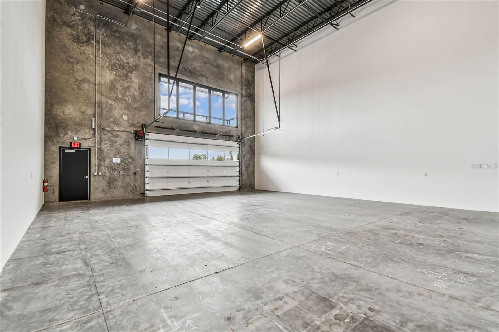 MOTOR ENCLAVE - Commercial Sale