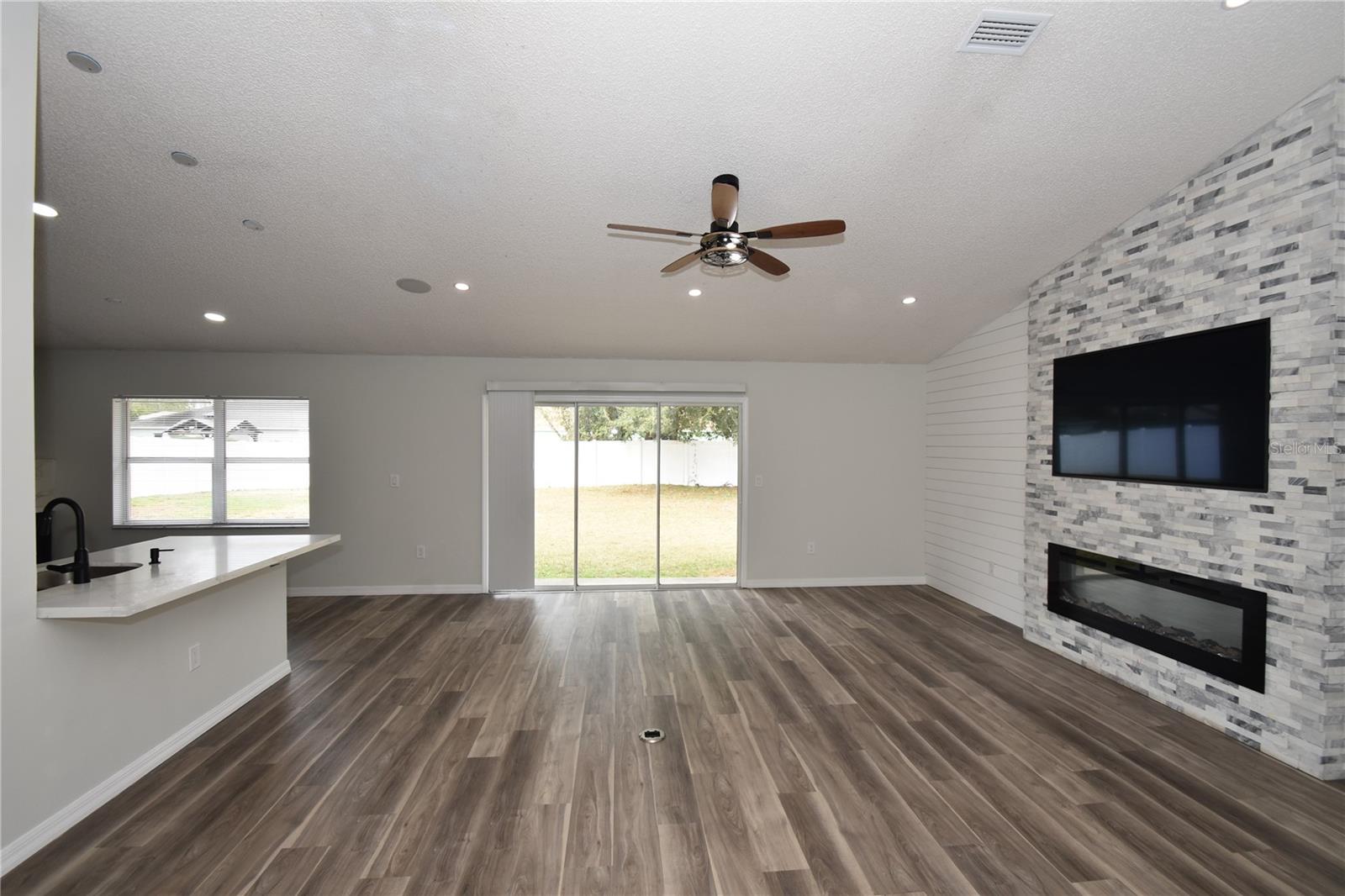 BELLE TERRE - Residential