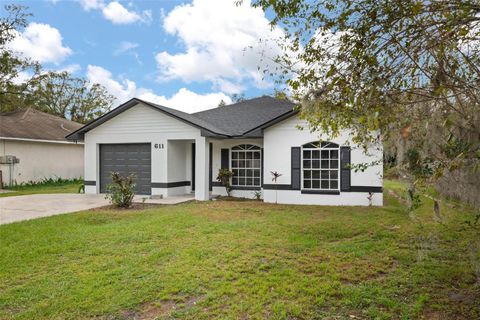 A home in PLANT CITY