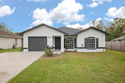 A home in PLANT CITY