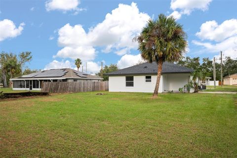 A home in PLANT CITY