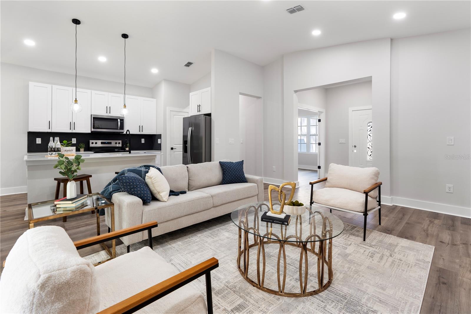ROLLING HILLS UN ONE - Residential Lease