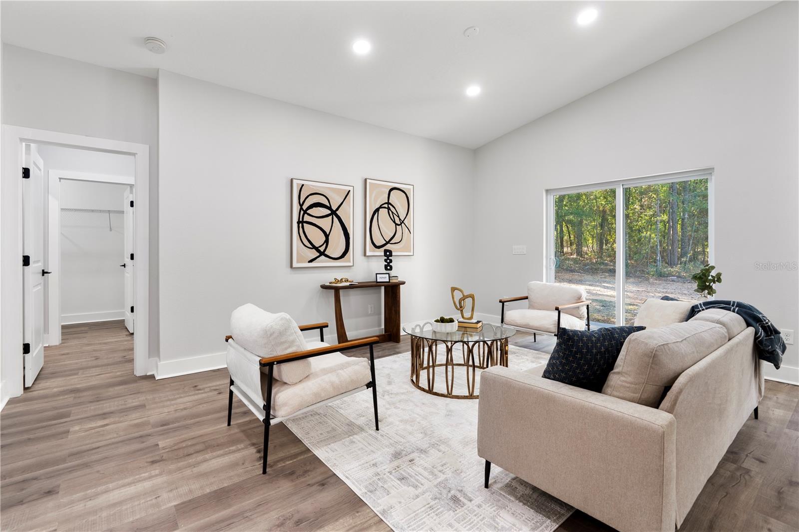 ROLLING HILLS UN ONE - Residential Lease