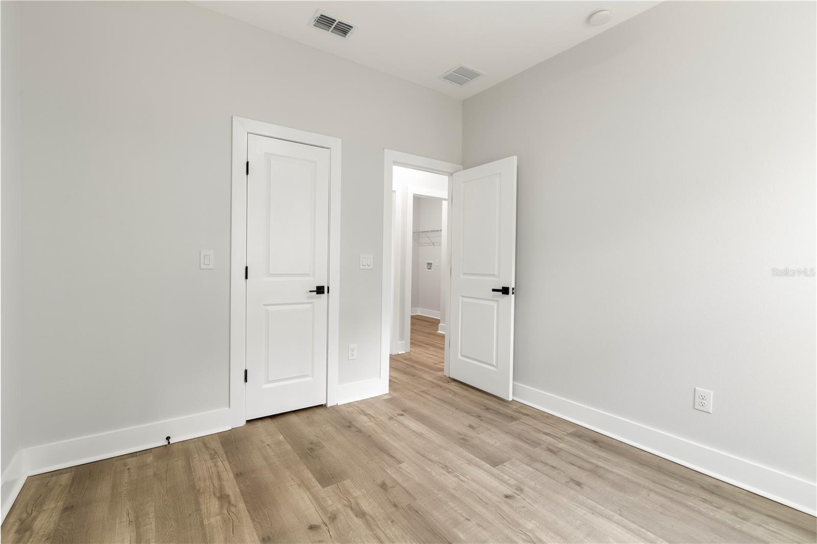 ROLLING HILLS UN ONE - Residential Lease