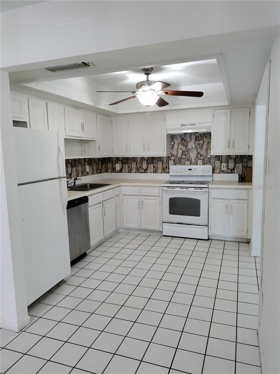 LAKE FOREST & LAKE FOREST NORTH - Residential Lease