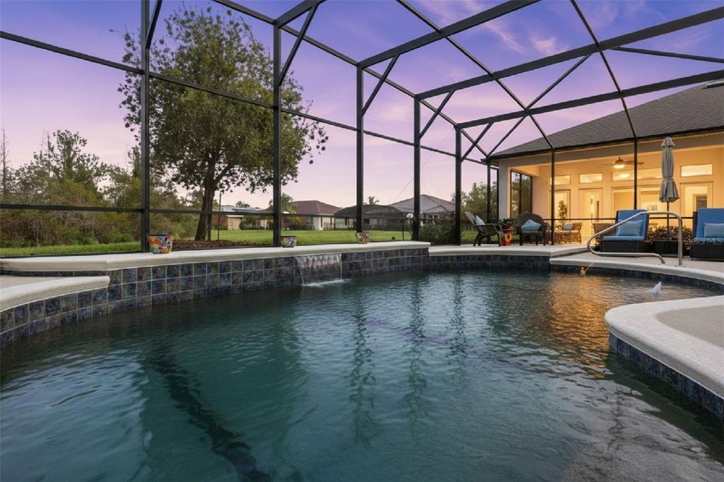 Photo of 812 San Raphael Street, Poinciana, FL 34759 (MLS # G5108502)