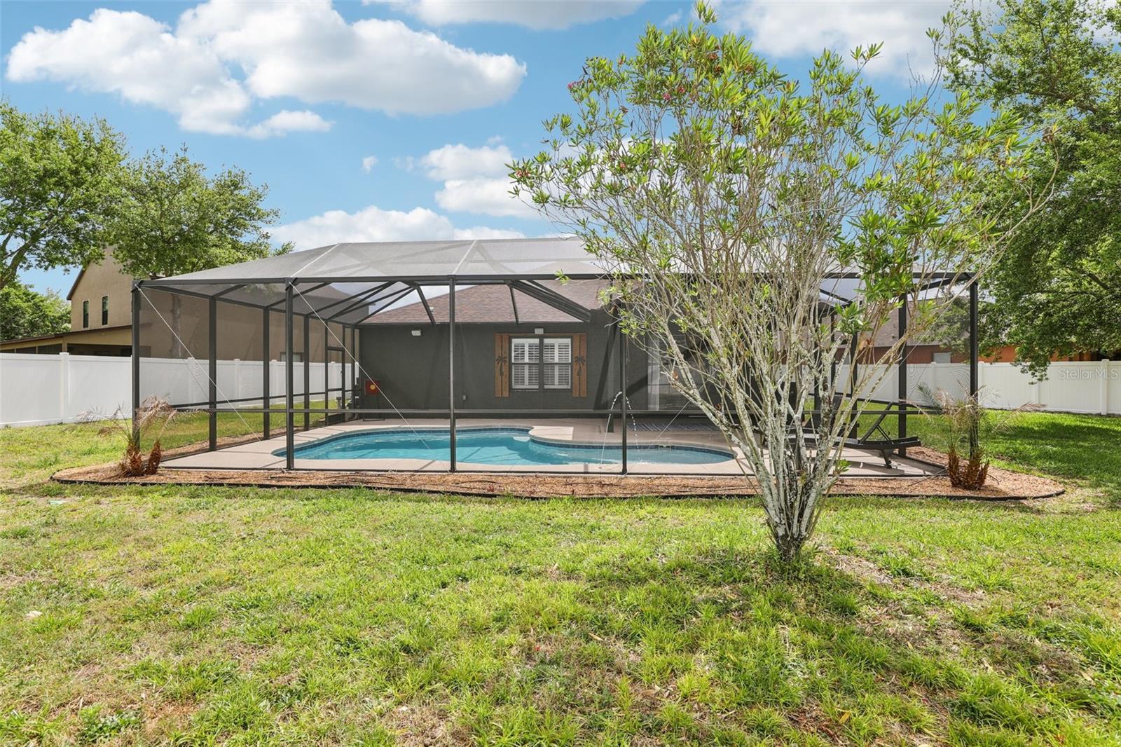 HUNTINGTON LAKES - Residential