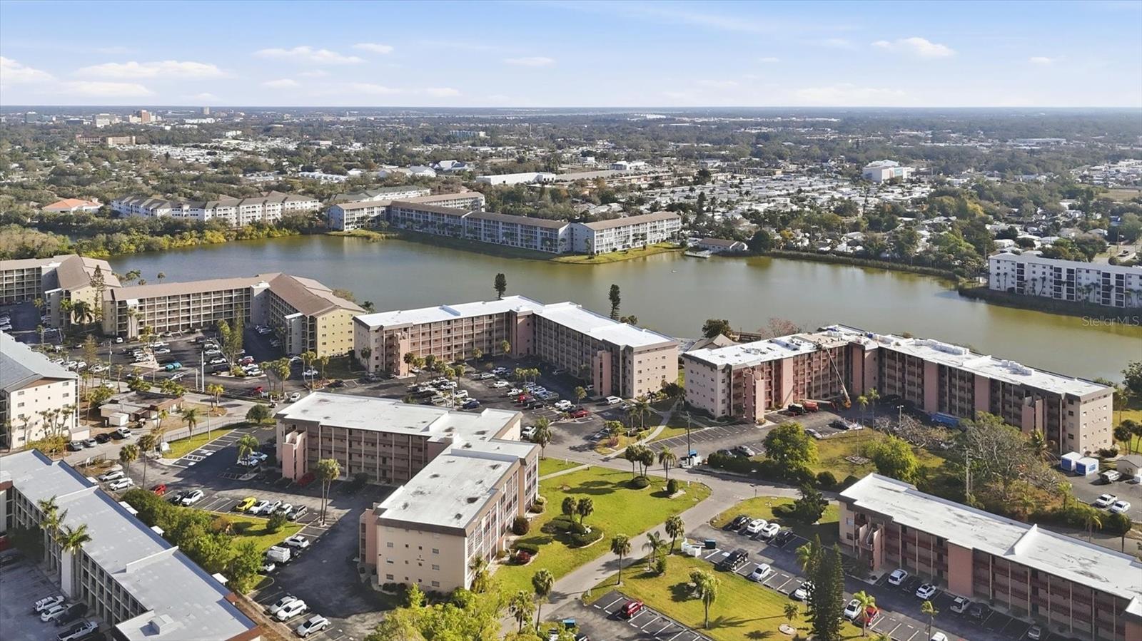 BAYSHORE ON THE LAKE APTS SEC 4 - Residential