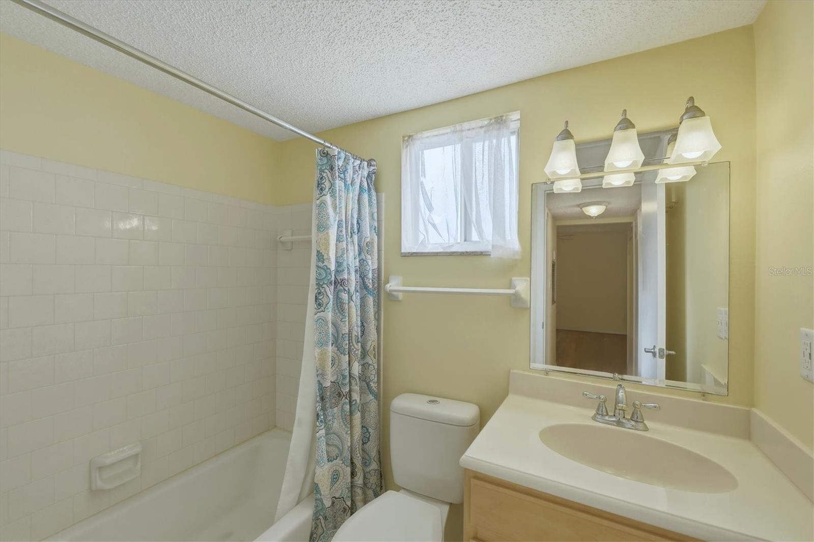 BAYSHORE ON THE LAKE APTS SEC 4 - Residential