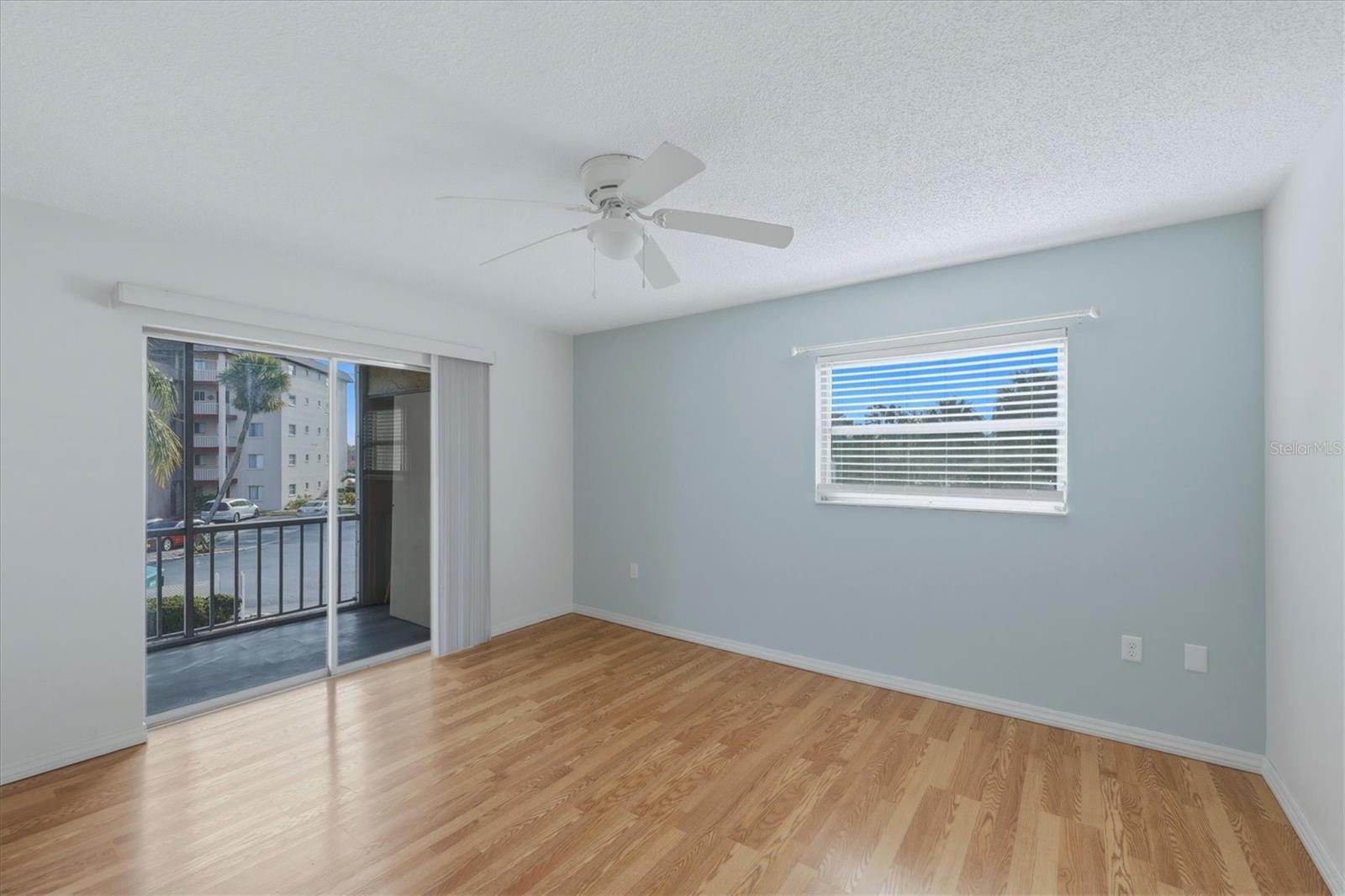 BAYSHORE ON THE LAKE APTS SEC 4 - Residential