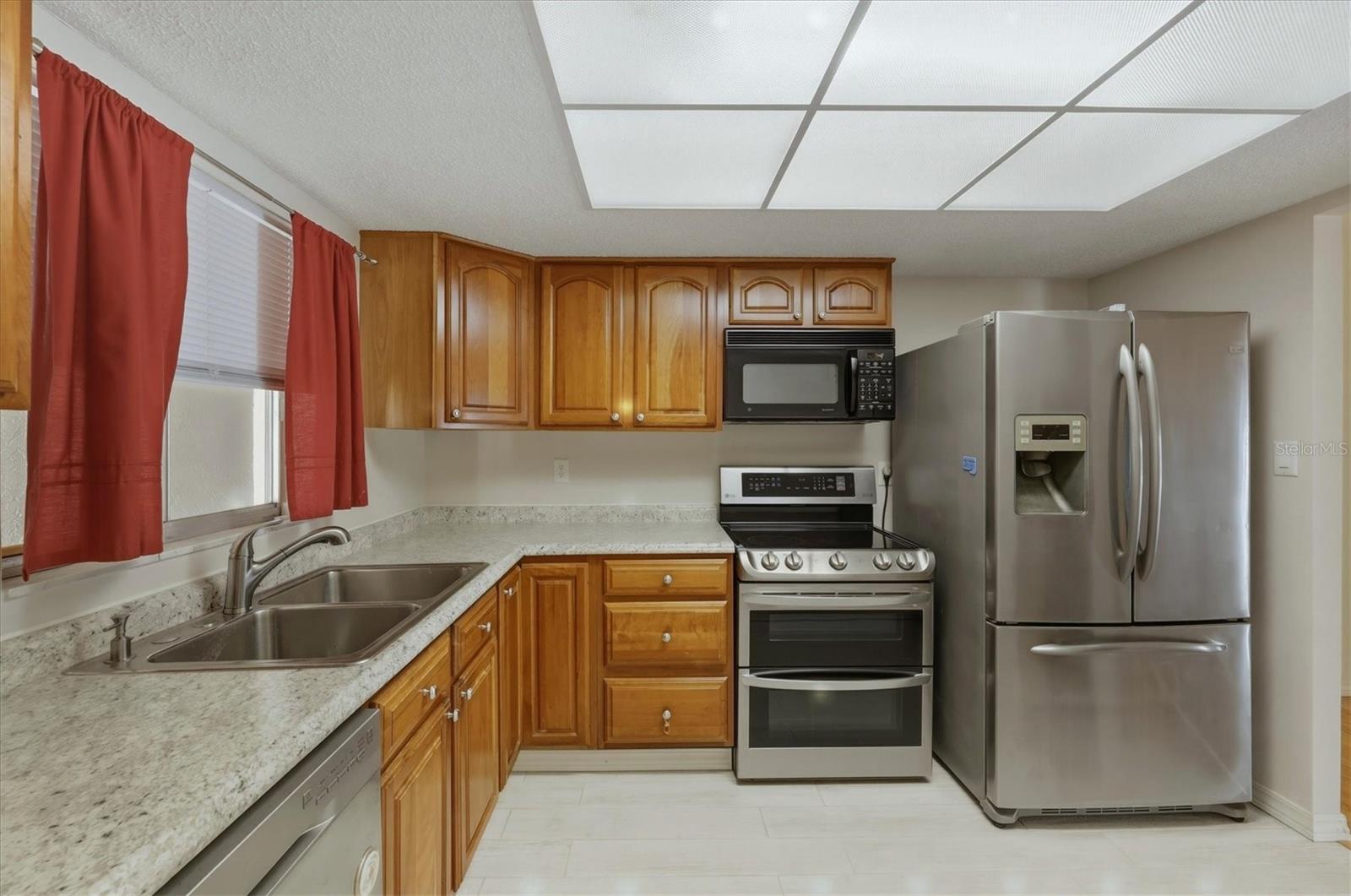 BAYSHORE ON THE LAKE APTS SEC 4 - Residential