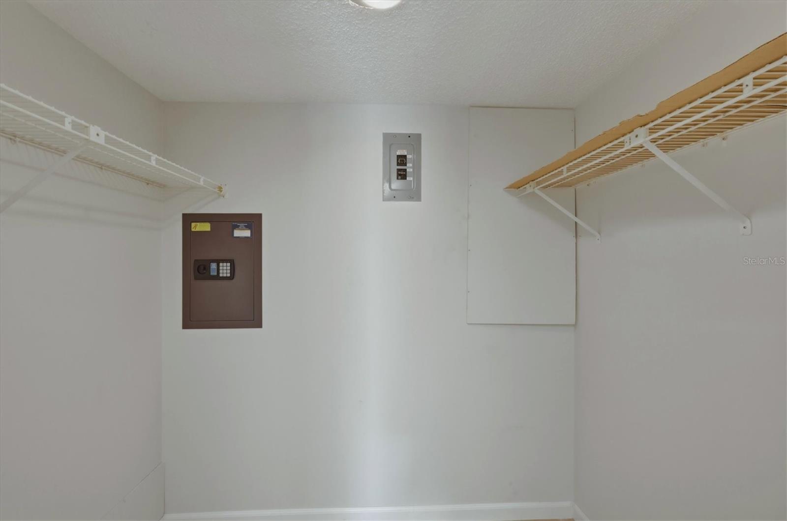 BAYSHORE ON THE LAKE APTS SEC 4 - Residential