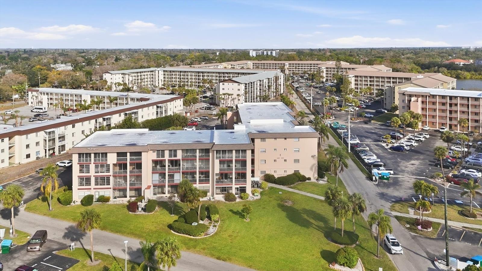 BAYSHORE ON THE LAKE APTS SEC 4 - Residential