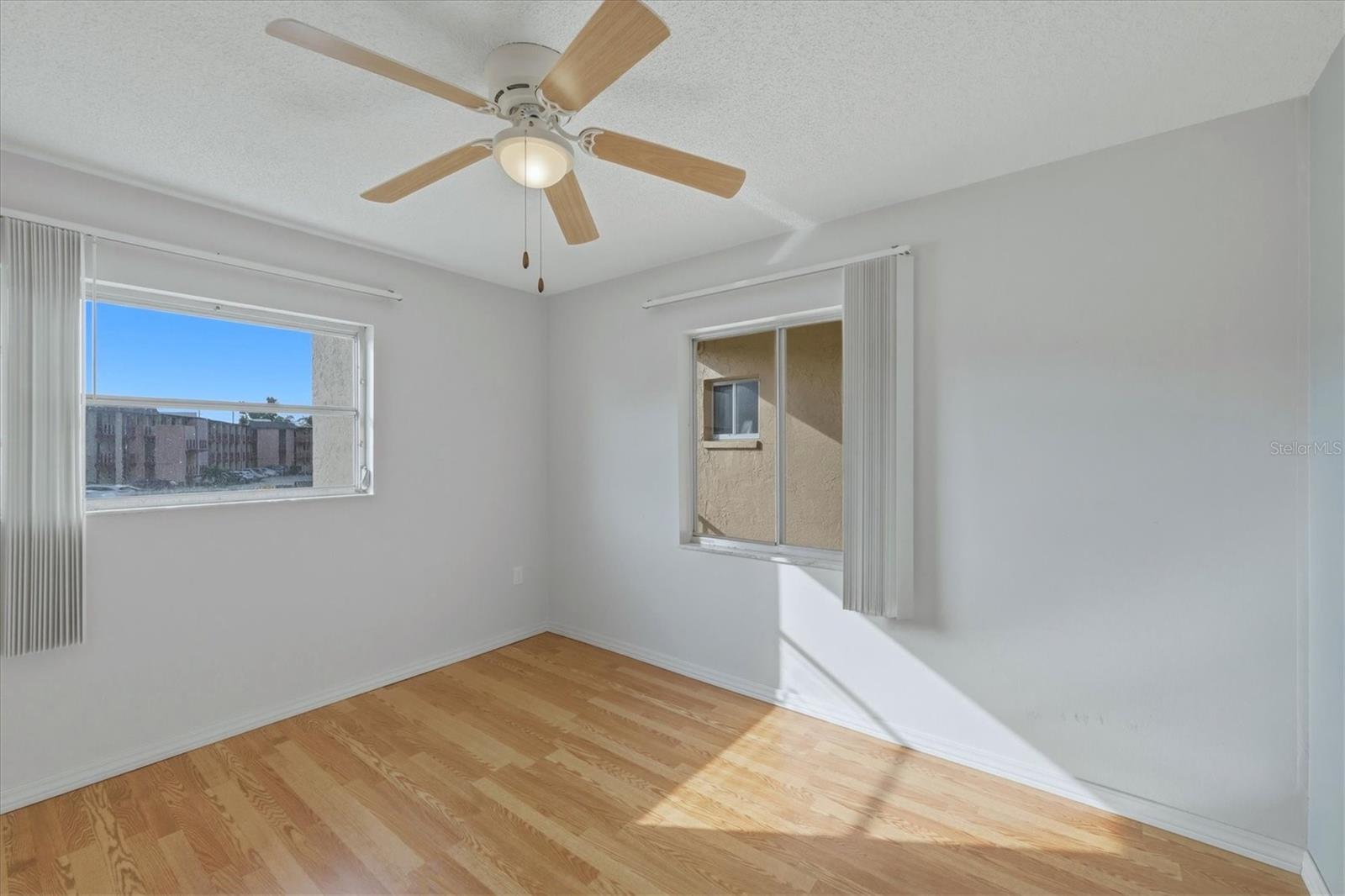 BAYSHORE ON THE LAKE APTS SEC 4 - Residential