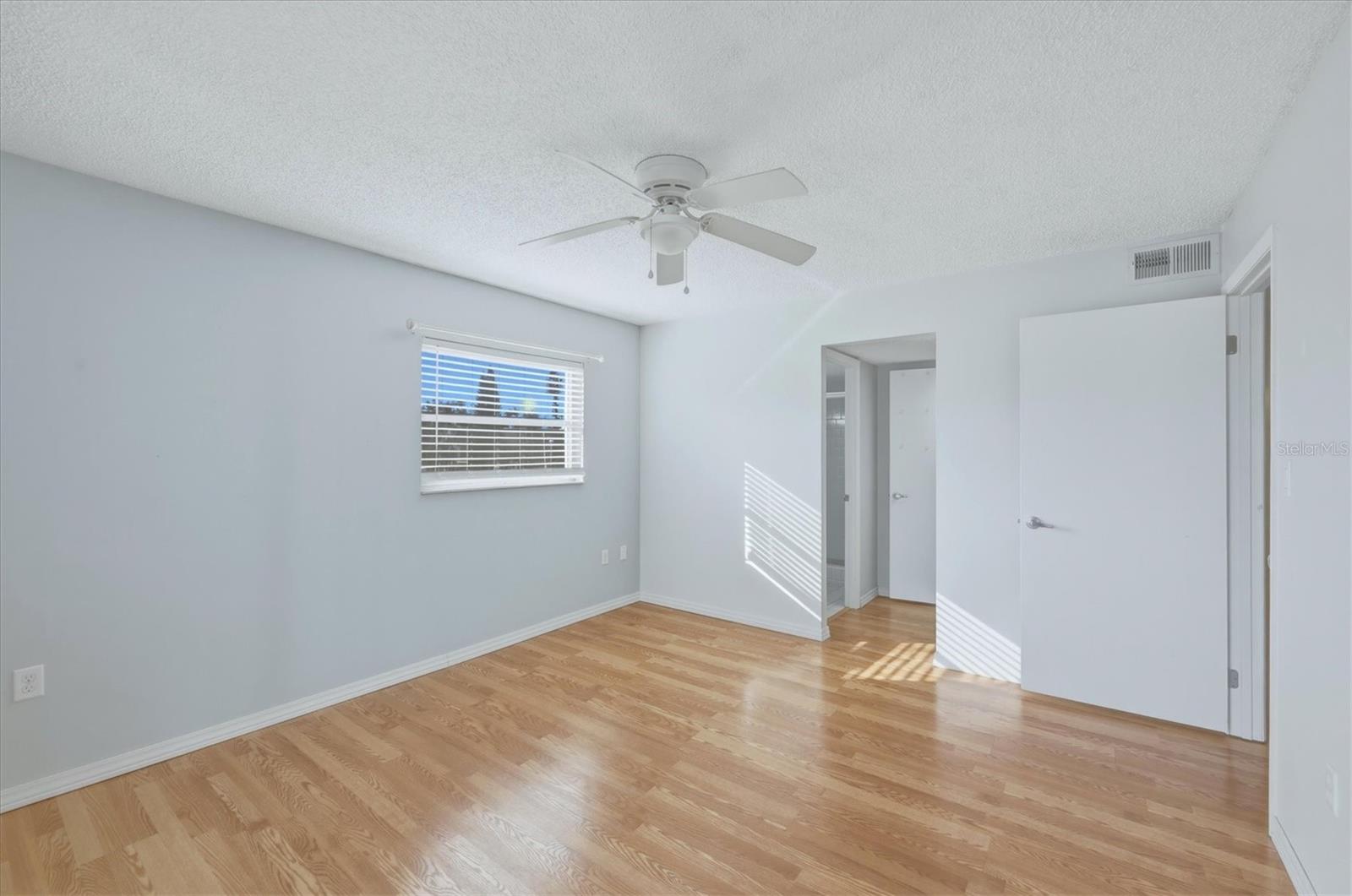 BAYSHORE ON THE LAKE APTS SEC 4 - Residential