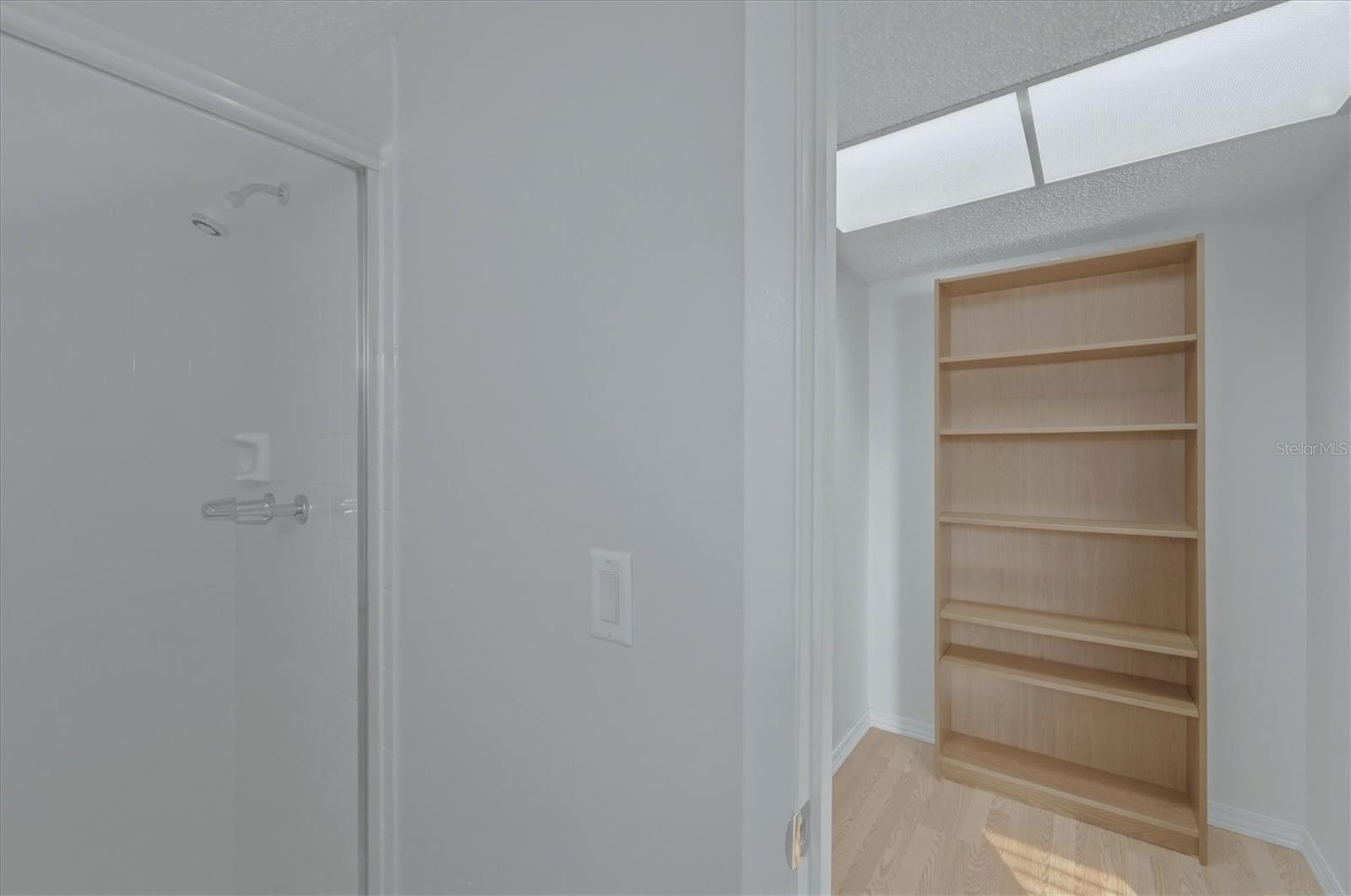 BAYSHORE ON THE LAKE APTS SEC 4 - Residential