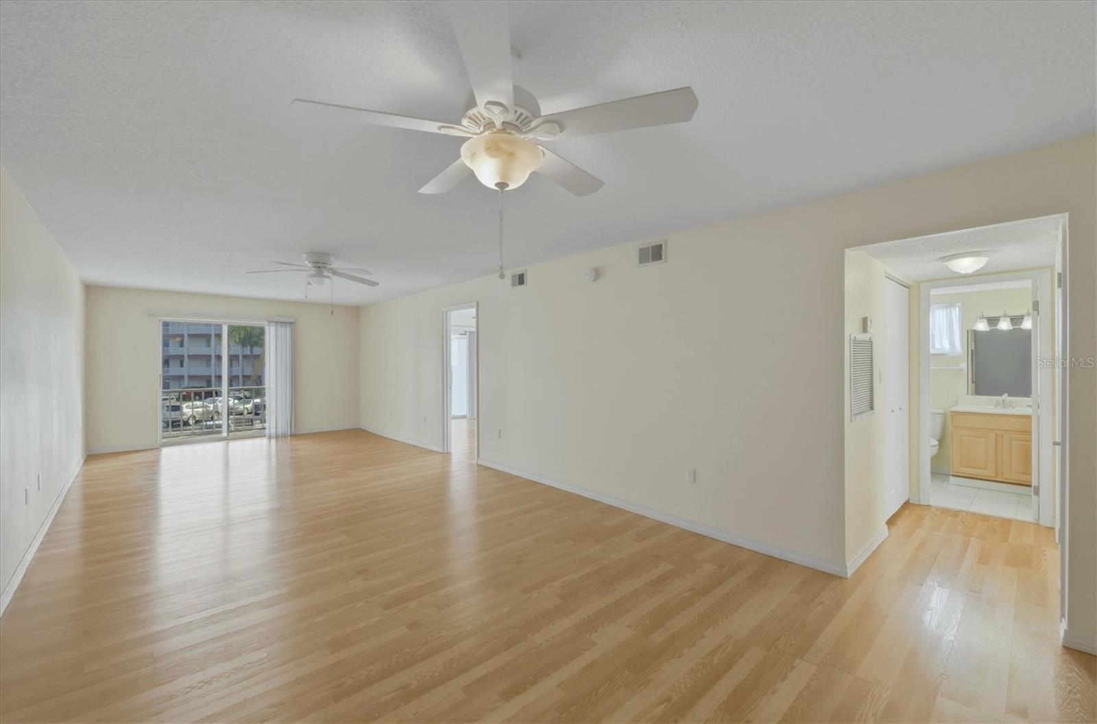 BAYSHORE ON THE LAKE APTS SEC 4 - Residential