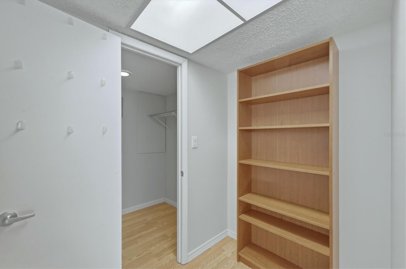 BAYSHORE ON THE LAKE APTS SEC 4 - Residential