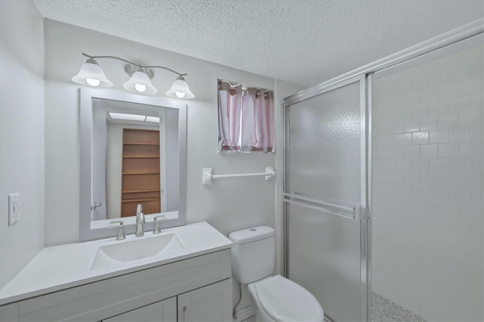 BAYSHORE ON THE LAKE APTS SEC 4 - Residential