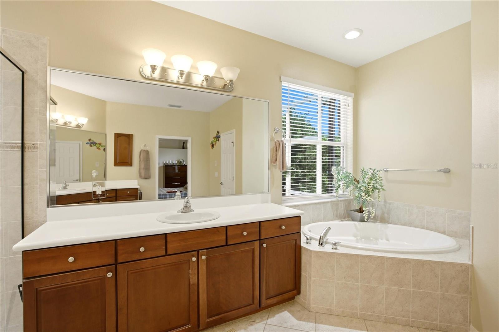 RIVER PLACE - Residential