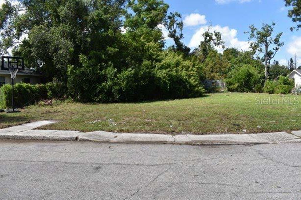 Photo of 1108 2nd Street W, Bradenton, FL 34205 (MLS # A4674732)