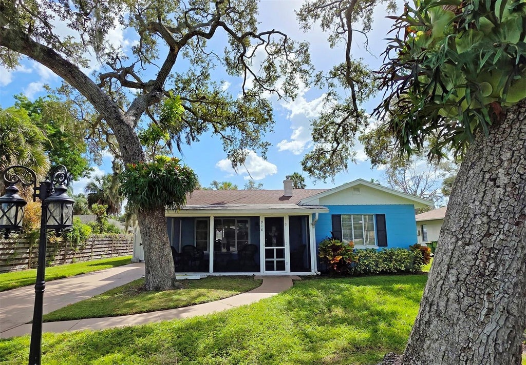 Photo of 918 Indiana Lane, Sarasota, FL 34234 (MLS # A4710933)