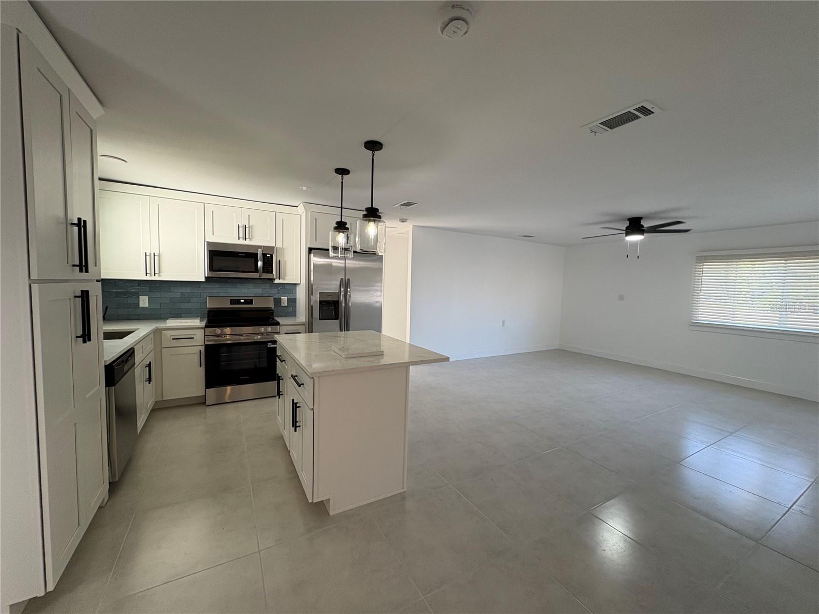 800 SAINT PETERSBURG DRIVE W