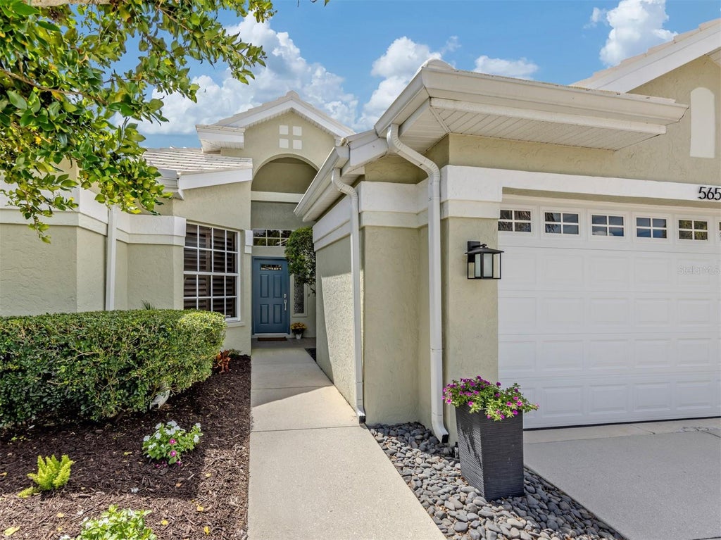 Photo of 565 Fallbrook Drive, Venice, FL 34292 (MLS # N6146083)