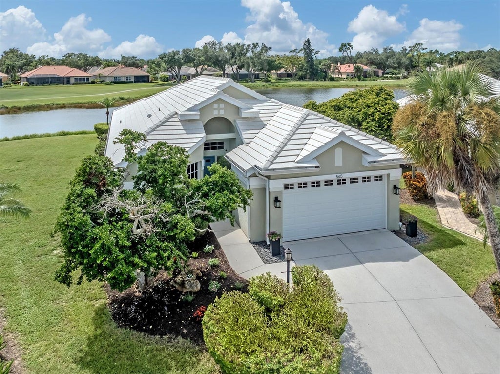 Photo of 565 Fallbrook Drive, Venice, FL 34292 (MLS # N6146083)