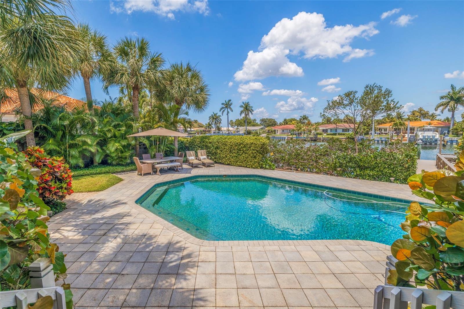 MAXIMO MOORINGS BAYVIEW ADD - Residential