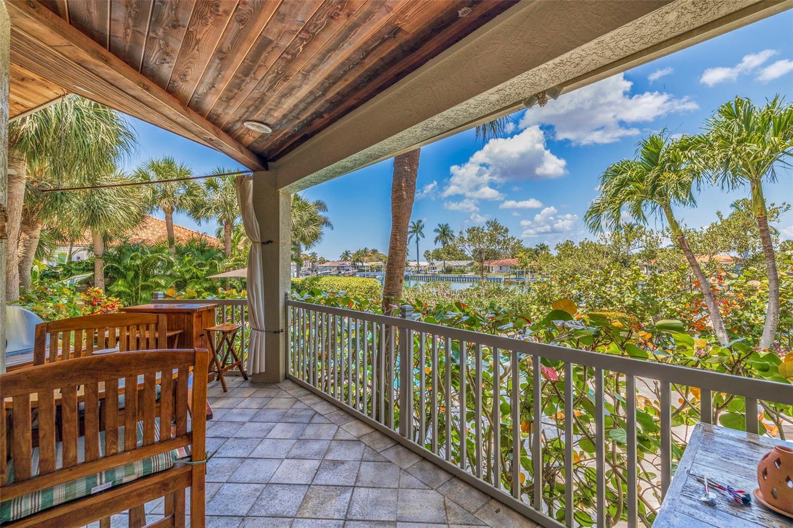 MAXIMO MOORINGS BAYVIEW ADD - Residential