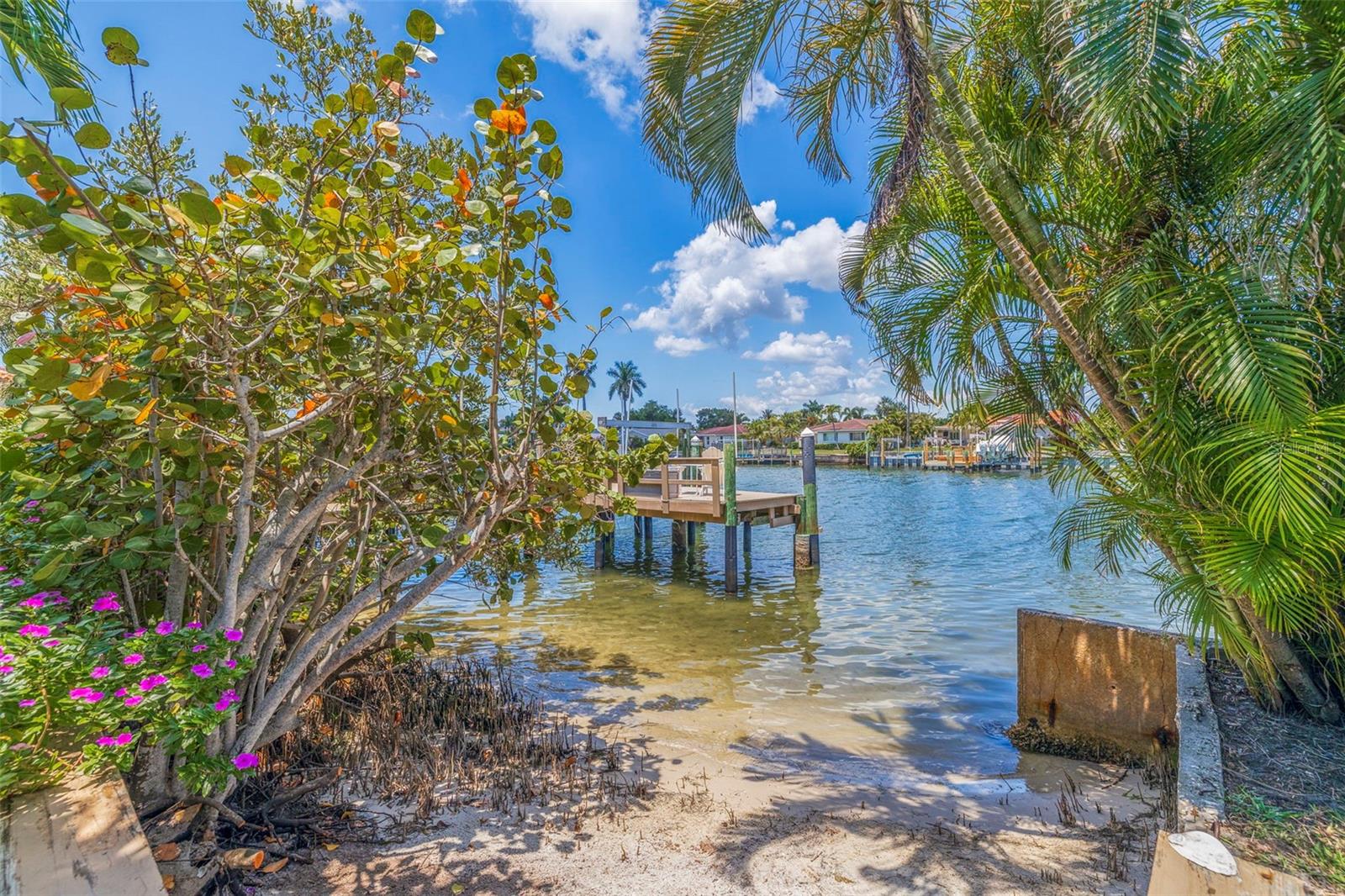 MAXIMO MOORINGS BAYVIEW ADD - Residential