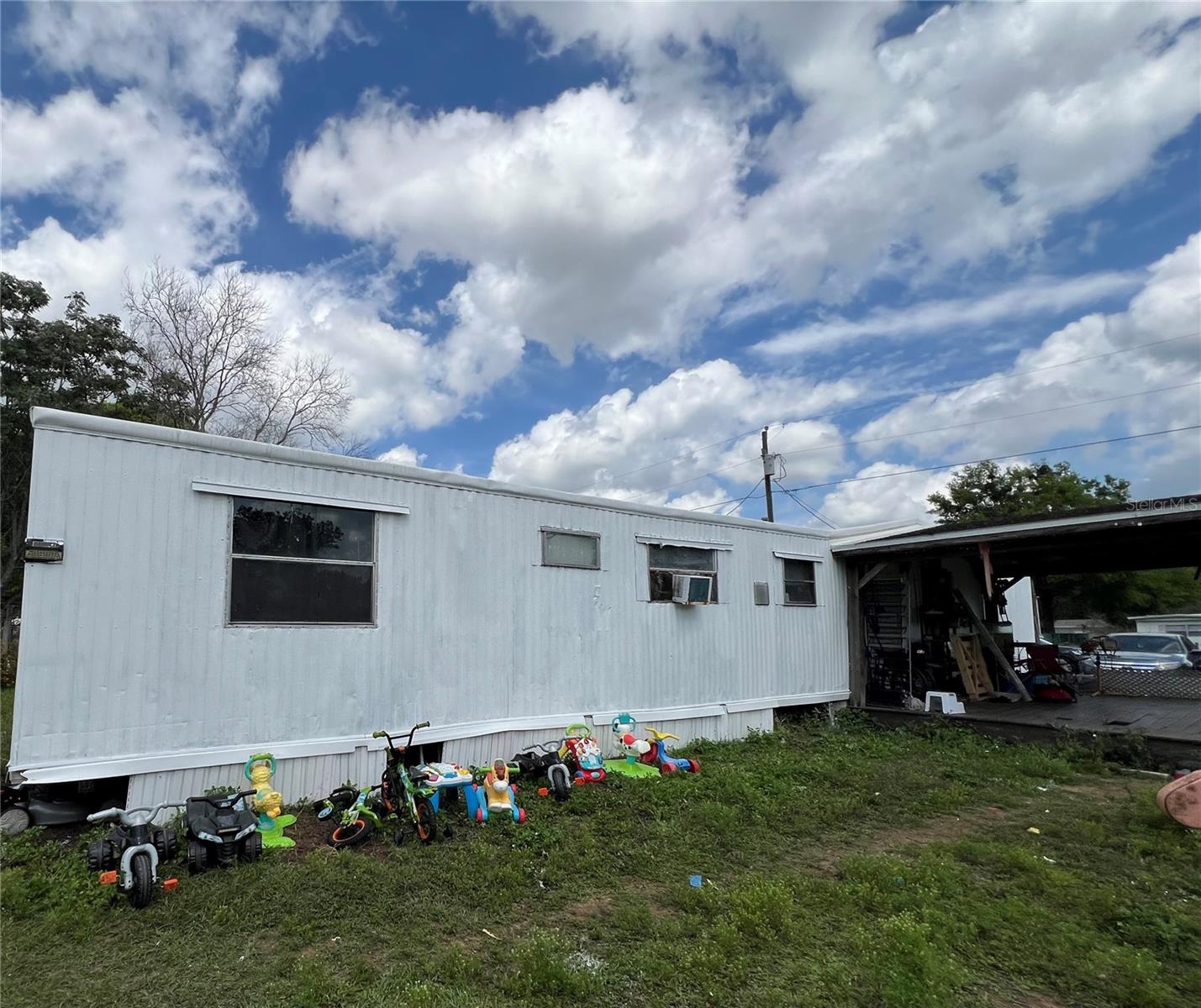 Don't miss this great opportunity to purchase a income producing property. This property has 3 bedroom, 1.5 bath on a spacious lot. This unit could be a great addition to any investors portfolio. This home has a shed and a porch. New roof in 2021. Don't wait, this home won't last long.