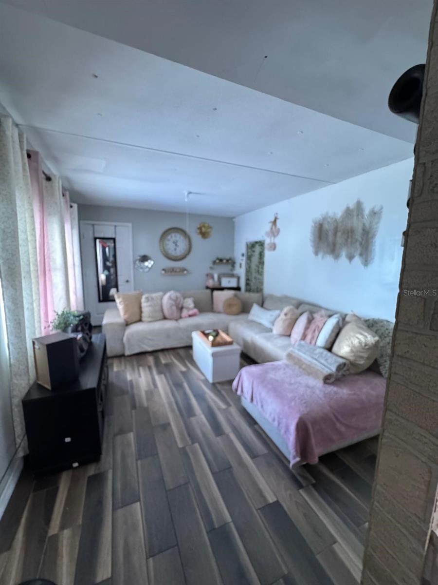 OAKRIDGE VILLAGE - Residential