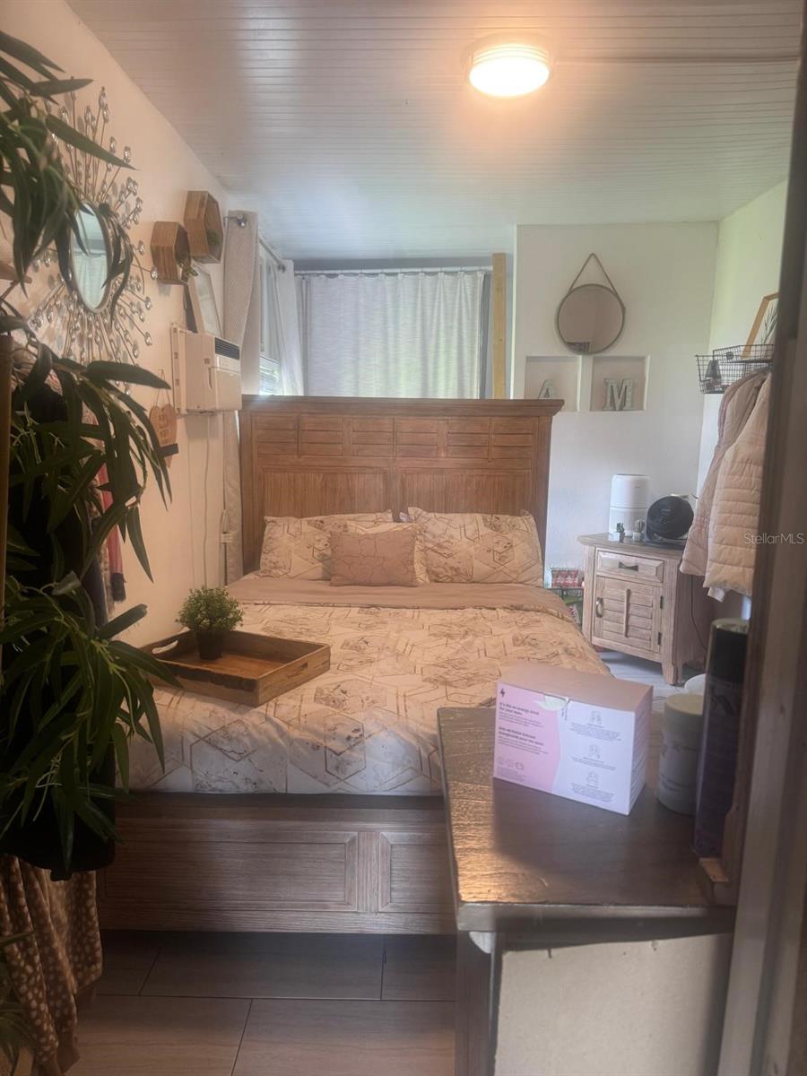 OAKRIDGE VILLAGE - Residential