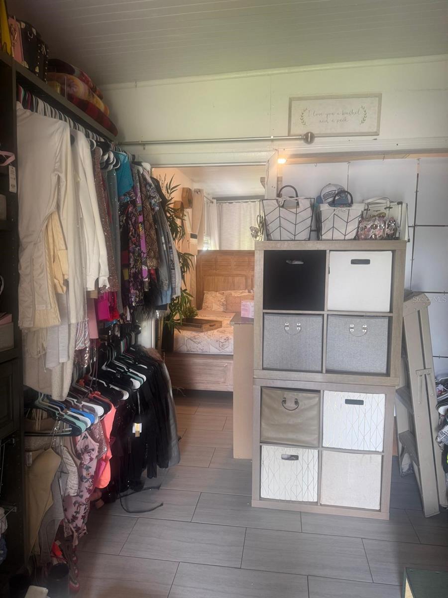 OAKRIDGE VILLAGE - Residential