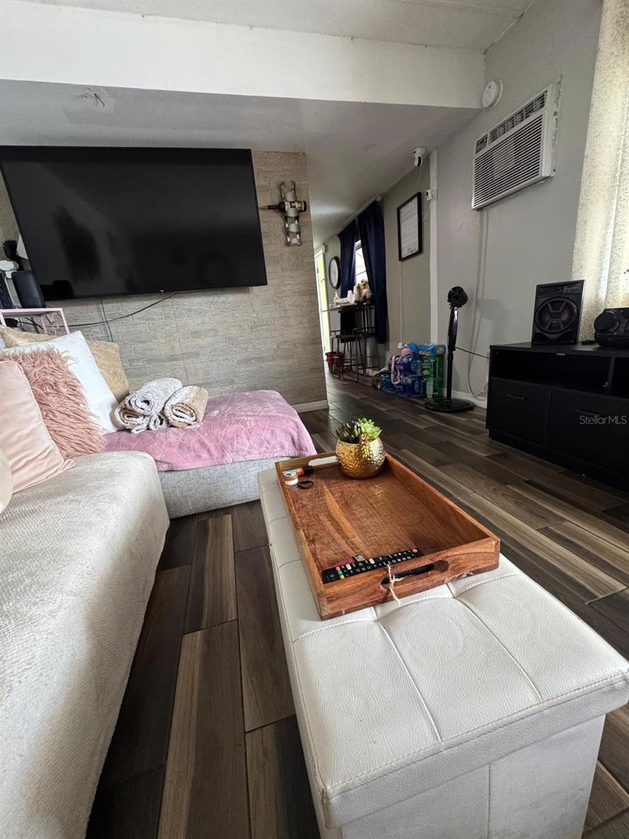 OAKRIDGE VILLAGE - Residential