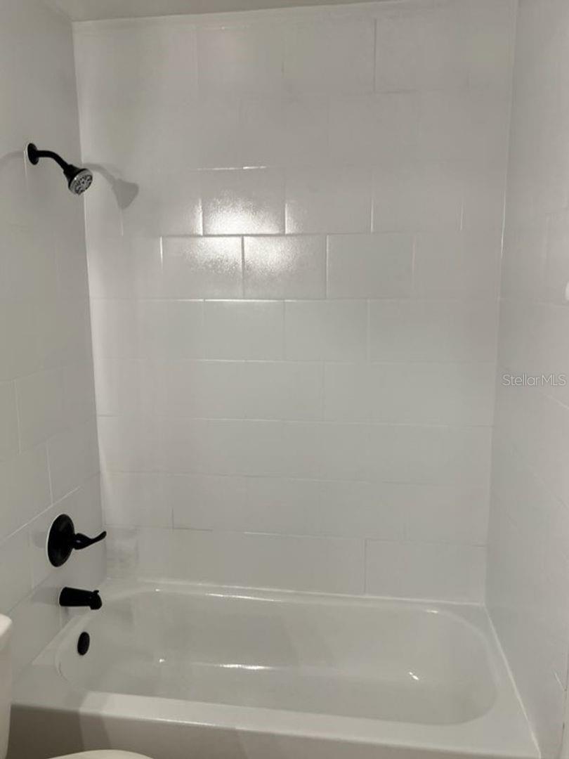 ROCKWOOD VILLAS - Residential Lease