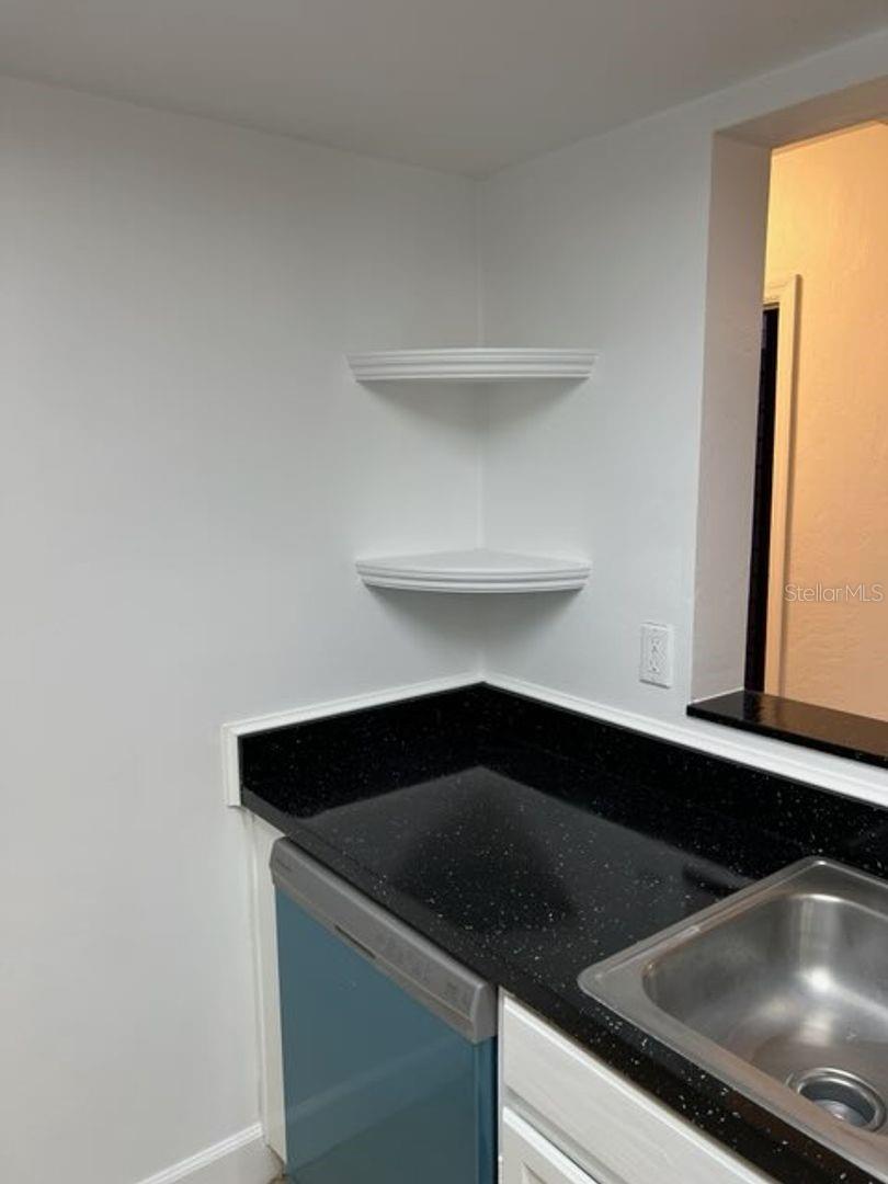 ROCKWOOD VILLAS - Residential Lease