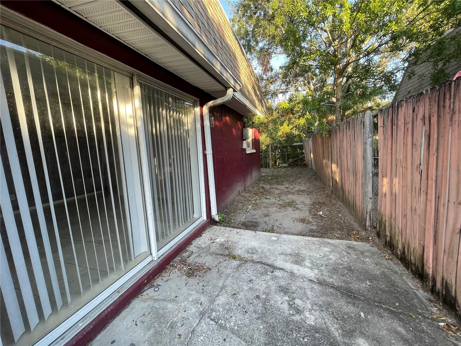 LARGO LAKE APTS - Residential Lease