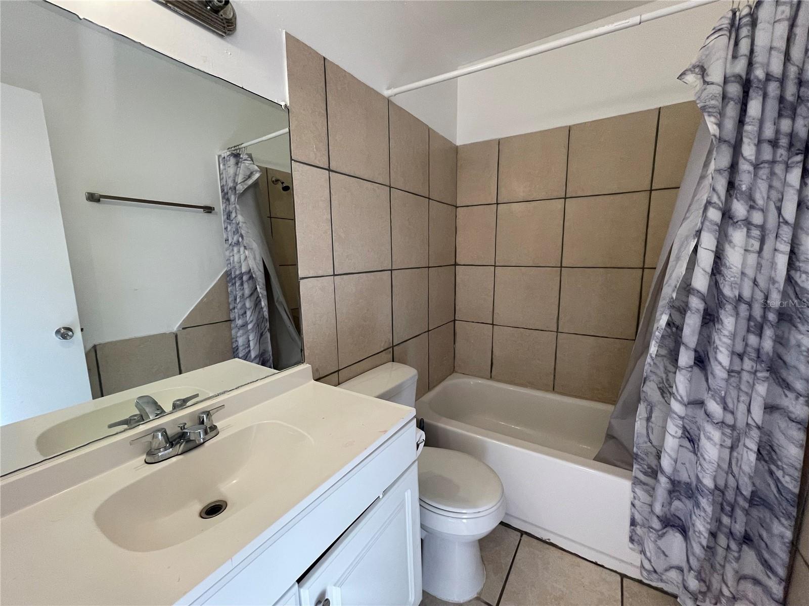 LARGO LAKE APTS - Residential Lease