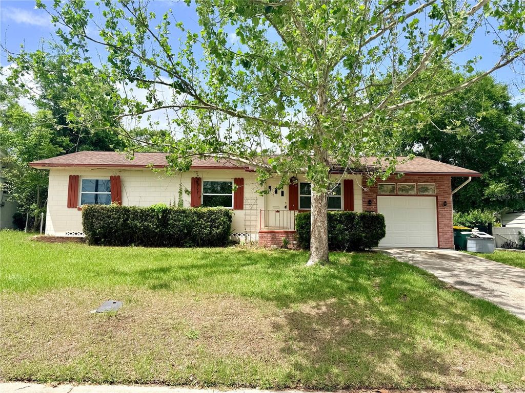 Photo of 437 W Wisconsin Avenue, Deland, FL 32720 (MLS # V4948764)