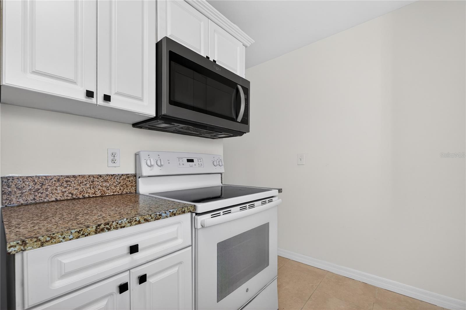 PALMA CEIA GARDENS CONDO - Residential Lease