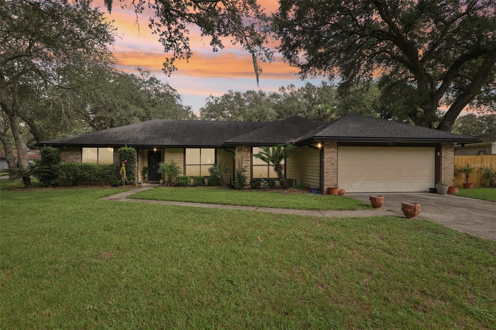 DERRINGER OAKS - Residential