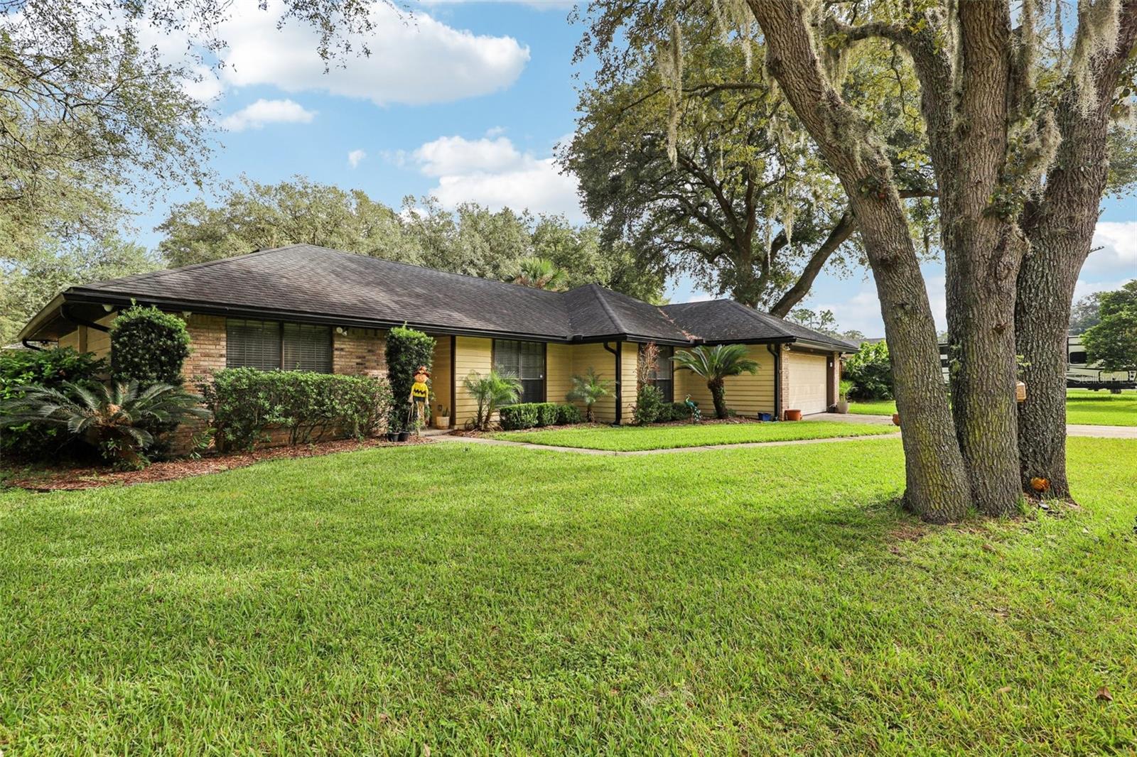 DERRINGER OAKS - Residential